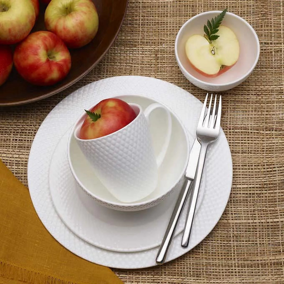 40-piece Bone China Dinnerware Set L9811