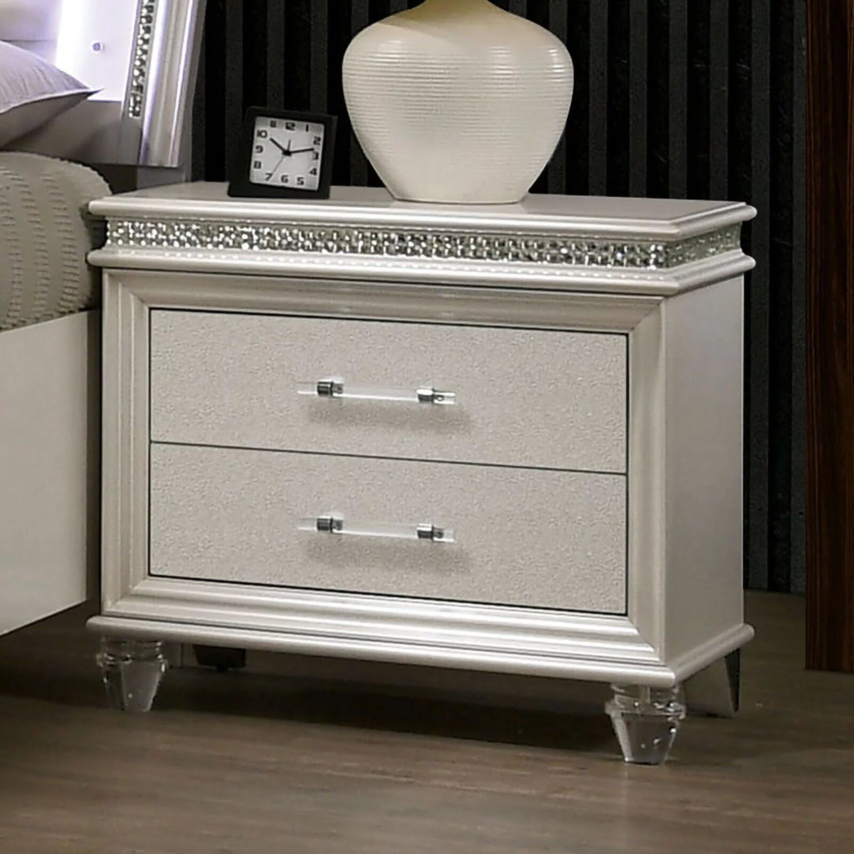 Pearl White 4pc Queen Size Bedroom Set Dresser Mirror Nightstand Y61367